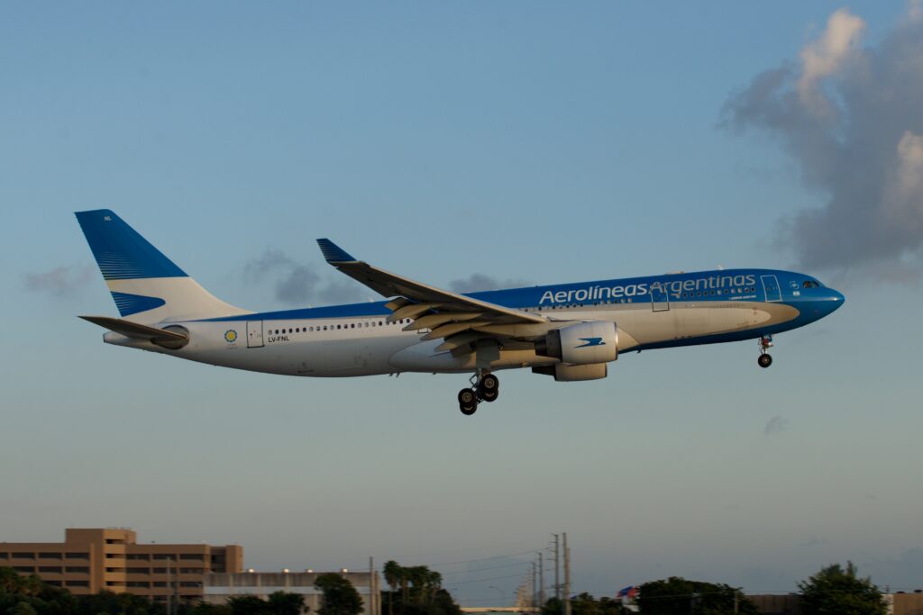 Vuelos hacia Cancún afectados por conflicto gremial en Aerolíneas Argentinas