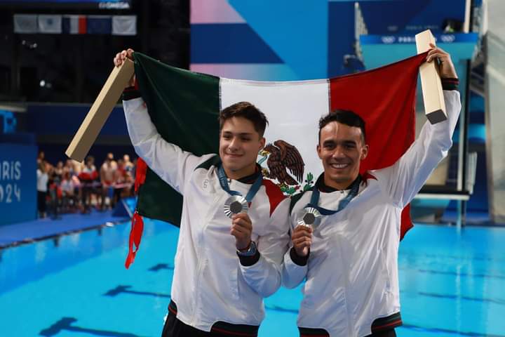 ¡Más medallas para México! Osmar Olvera y Juan Celaya obtienen plata en clavados