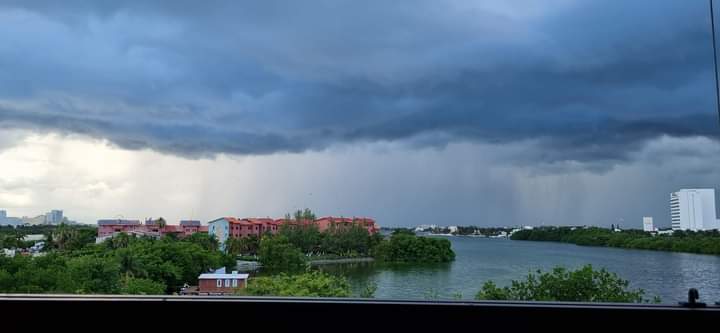 Onda tropical causará fuertes lluvias este fin de semana en México