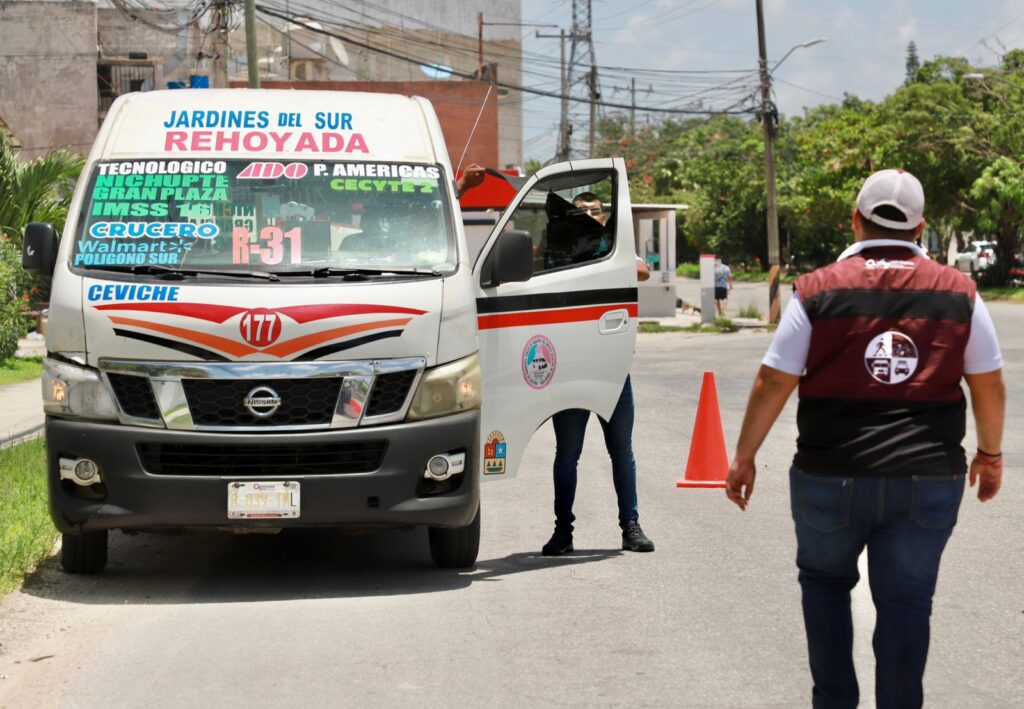 IMOVEQROO retira 2,500 polarizados en transporte público de Quintana Roo