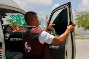 IMOVEQROO retira 2,500 polarizados en transporte público de Quintana Roo