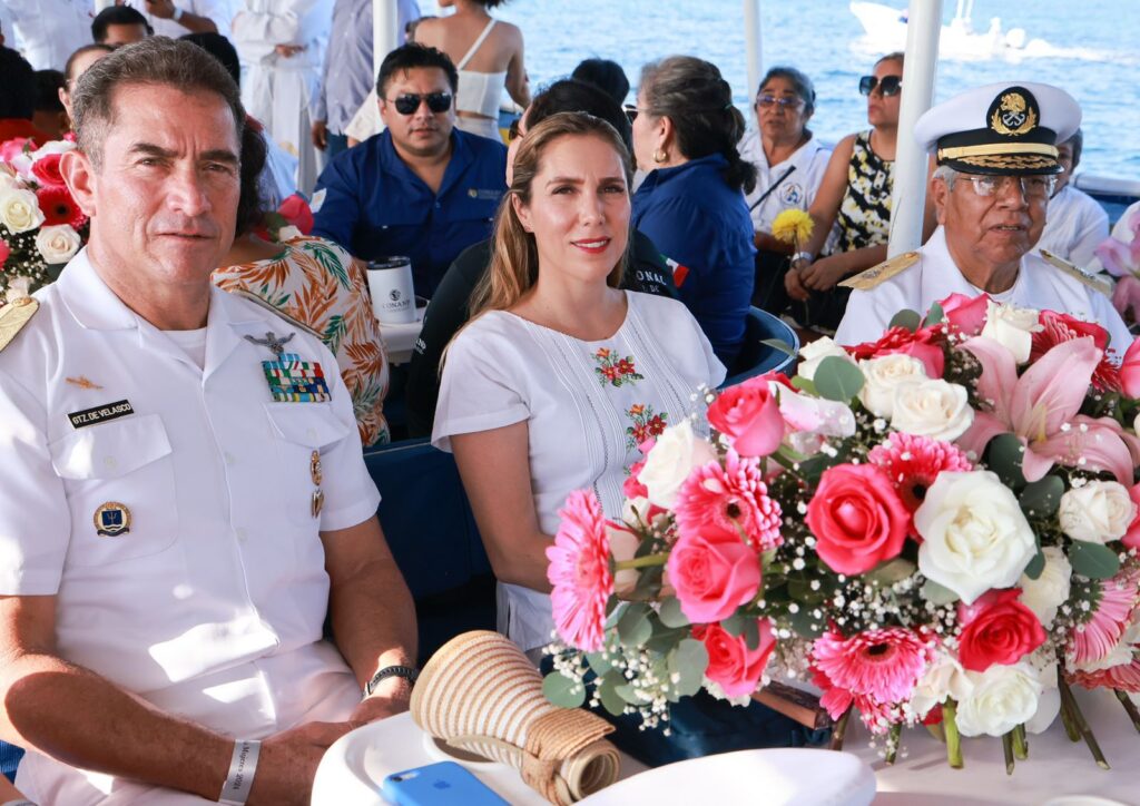 Encabeza Atenea Gómez el 30 Aniversario de la Inmersión de la Cruz de la Bahía