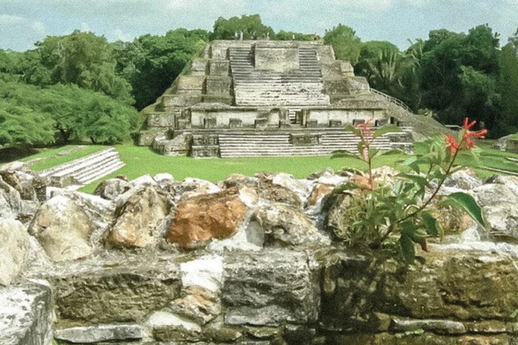 Zona Arqueológica de Ichkabal para visitar con el Tren Maya en Quintana Roo