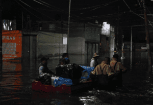 Chalco suma 14 días bajo aguas negras; vecinos exigen una solución FOTO CORTESÍA 