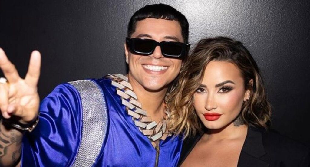 Grupo Firme y Demi Lovato lanzan nueva canción 'Chula' en concierto en Texas