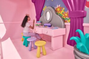 Así es la casa de Polly Pocket; Mattel lanza Airbnb temático