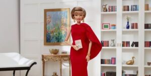 Mattel lanza Barbie inspirada en Isabel Allende para conmemorar el Mes de la Herencia Hispana