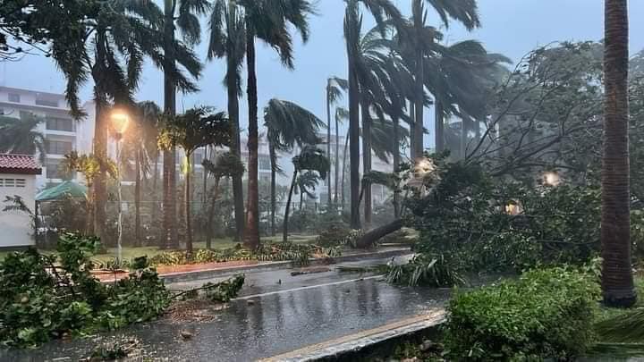 Activan alerta amarilla por alejamiento del huracán Helene