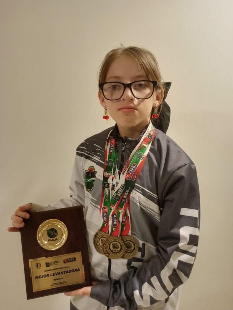 Valentina Matos Hernández conquista 3 medallas de oro en el Campeonato Nacional Infantil de Levantamiento de Pesas