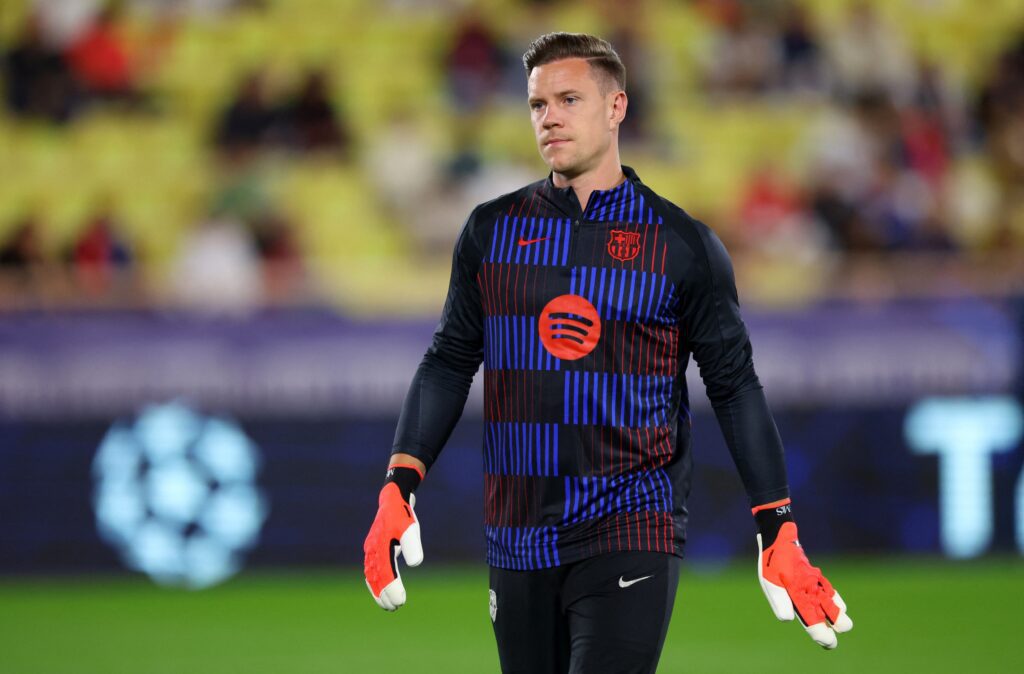 Barcelona golea y pierde a Ter Stegen por lesión