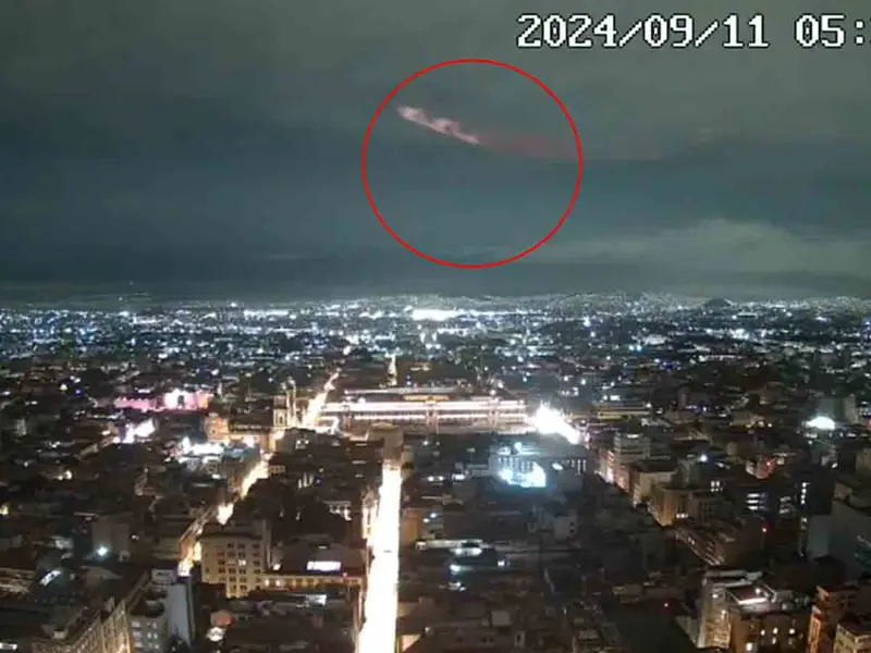 Captan objeto luminoso volando sobre la Ciudad de México (VIDEO)