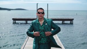 Daddy Yankee de regreso a la musica Lanza cancion Bailando en la lluvia