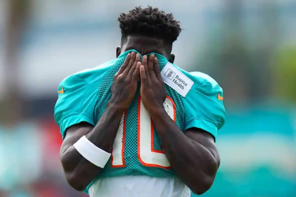 Figura de los Miami Dolphins es detenido antes de su partido en la Semana 1 de la NFL