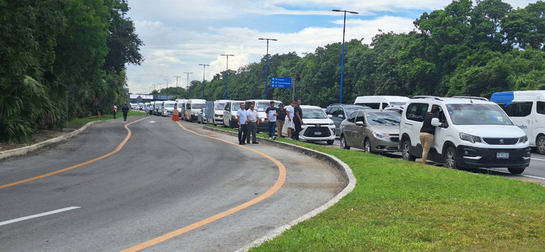 Hoteleros piden castigo a quienes bloqueen el aeropuerto de Cancún Foto cortesía