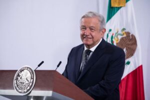 AMLO confirma que su hijo Andrés López Beltrán participará en Morena