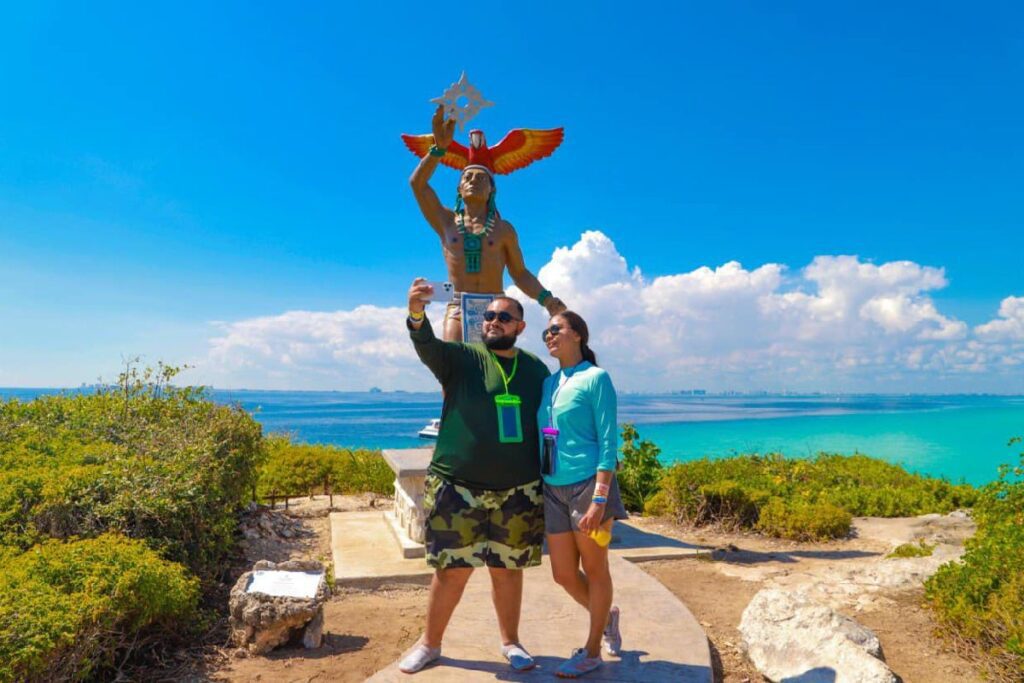 Malecón Caribe y Punta Sur destacan como destinos en Isla Mujeres