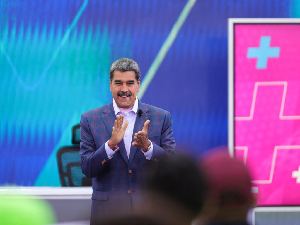 "Por buenas perspectivas económicas" Adelanta Maduro la Navidad en Venezuela