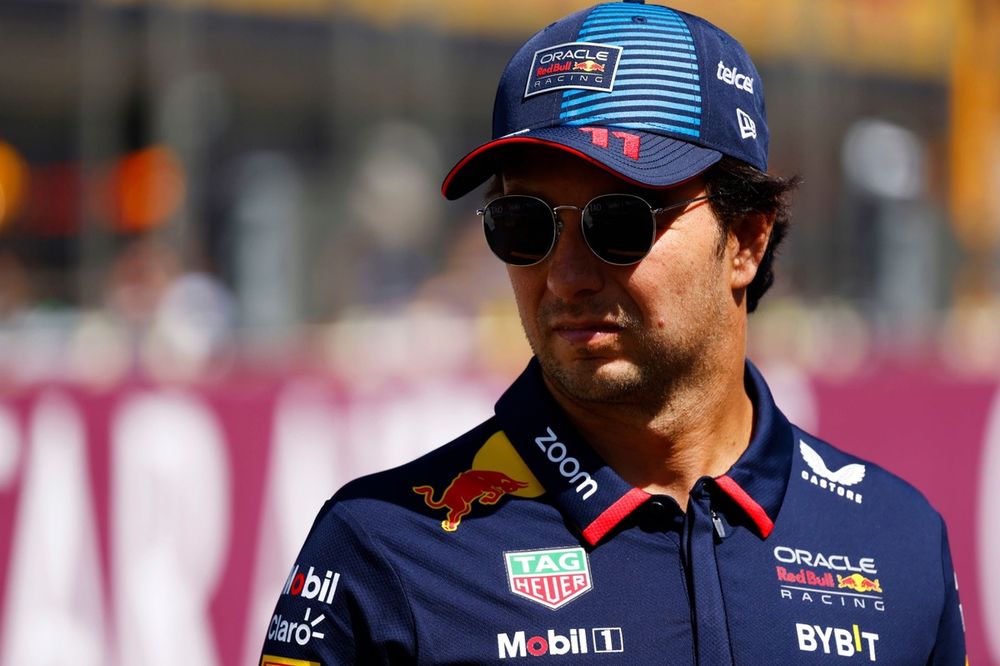 Ofrece Checo Pérez su versión luego de choque con Carlos Sainz