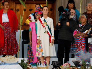 Claudia Vásquez Aquino: Artesana zapoteca detrás del vestido de toma de protesta de Claudia Sheinbaum