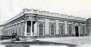 El edificio fue llamado El Salón de Versalles y Perico Chicote