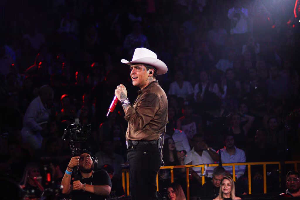 Christian Nodal vuelve a los escenarios luego de estar en el hospital