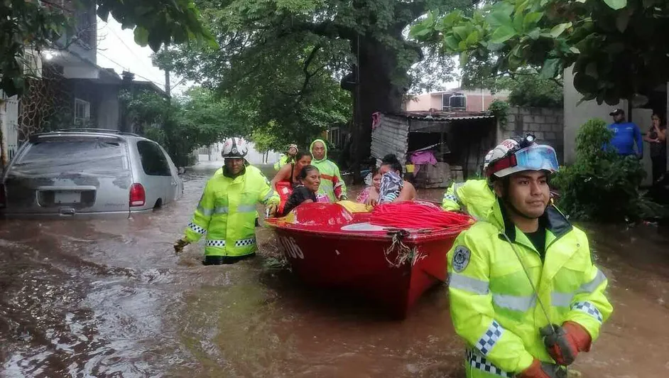 Desbordamiento del Río en Juchitán suma 2 mil afectados