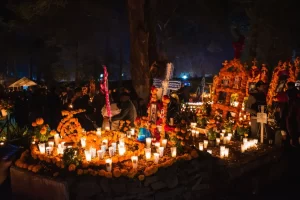 Dia de muertos cuando se pone ofrenda a los recien fallecidos