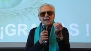 Eric del Castillo de 90 anos de edad es hospitalizado