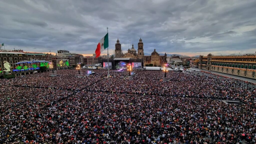 Comienzan festejos en el Zócalo tras la llegada de Claudia Sheinbaum