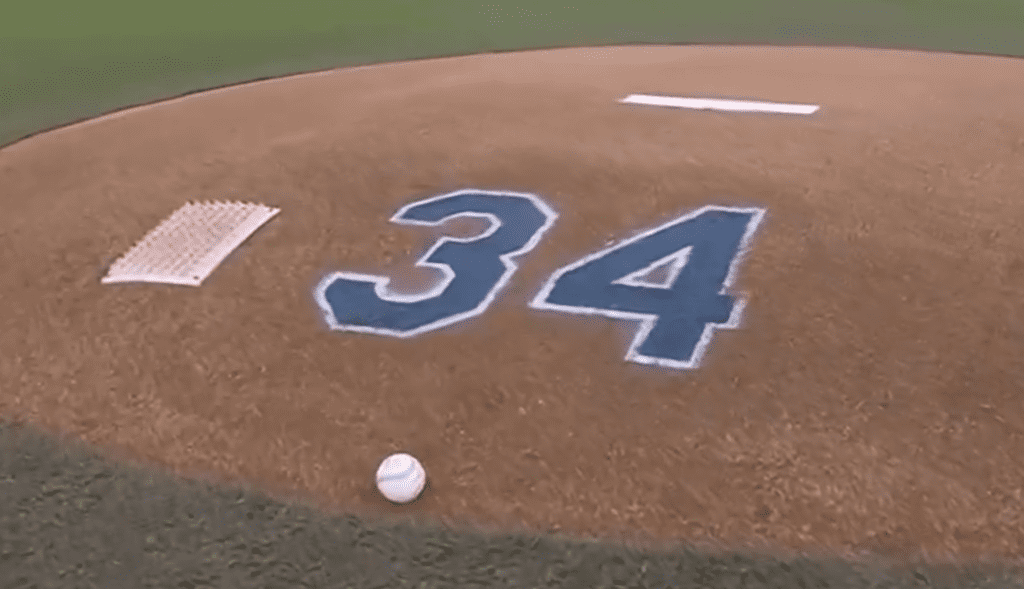 Así fue el emotivo homenaje a Fernando Valenzuela en el Dodger Stadium (VIDEO)