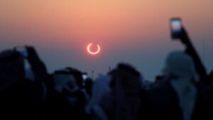 Fotos del Eclipse Solar Anillo de Fuego .