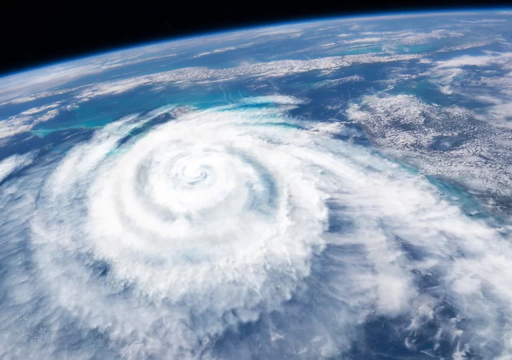 Huracán Leslie ya es categoría 2, esto debes saber sobre su trayectoria posible