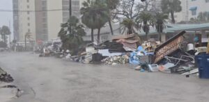 Así tocó tierra el huracán Milton en Florida; dejó al menos 4 muertos