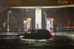 Así tocó tierra el huracán Milton en Florida; dejó al menos 4 muertos