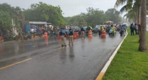 Tras el cierre de los accesos a la zona hotelera, la policía solo logró recuperar un auto con reporte de robo e involucrado en este hecho.