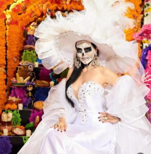 Maribel Guardia sorprende a sus fans como una bella catrina blanca