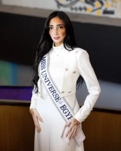 Joven con vitiligo se convierte en Miss Universo Egipto 2024