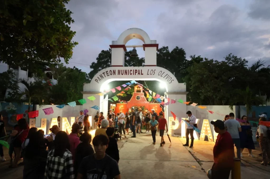 Panteones en Cancún listos para el Día de Muertos