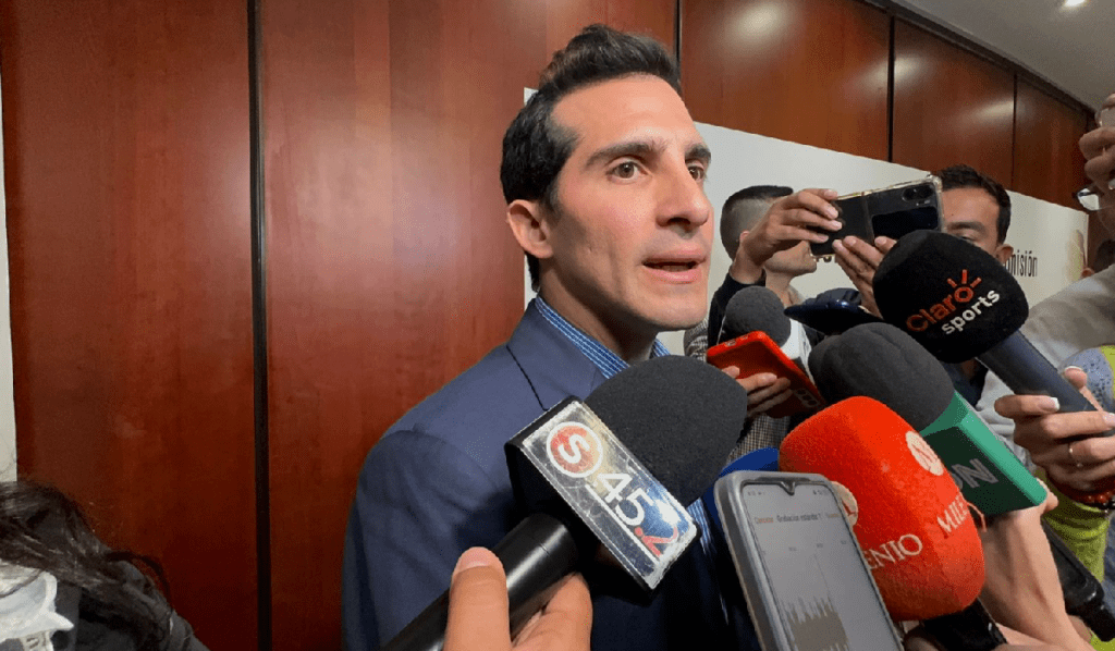 Rommel Pacheco busca conciliar con los deportistas