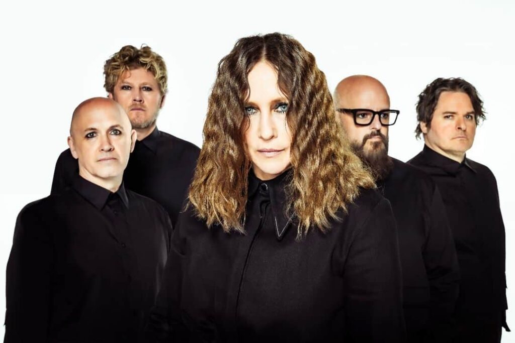 Vera Farmiga, actriz de El Conjuro, sorprende con banda de metal 'The Yagas'