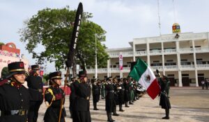 Ondea la bandera de Quintana Roo para conmemorar el 50 aniversario