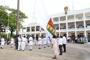 Ondea la bandera de Quintana Roo para conmemorar el 50 aniversario