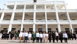 Ondea la bandera de Quintana Roo para conmemorar el 50 aniversario