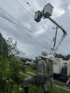 Vuelve la luz eléctrica a Yucatán 