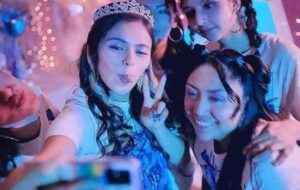 Jovencita celebra su XV años embarazada 