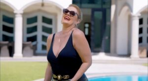 Erika Buenfil presume su “Colágeno” que es como su medicina 