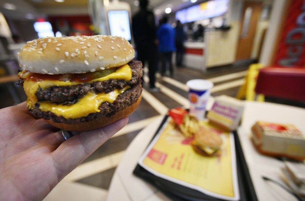 Brote de E. coli, vinculado a cebollas de proveedor en California, informa McDonald's