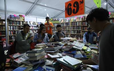 Feria Internacional del Libro en el Zócalo 2024: Autores, conciertos y actividades