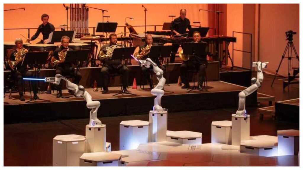 robot de tres brazos dirige una orquesta de tres grupos simultaneam facebook. dresdner sinfoniker 102135