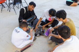 Alumnos de la Unicaribe fabrican materiales sensoriales 5